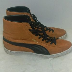 PUMA ATHLETIC SHOES.